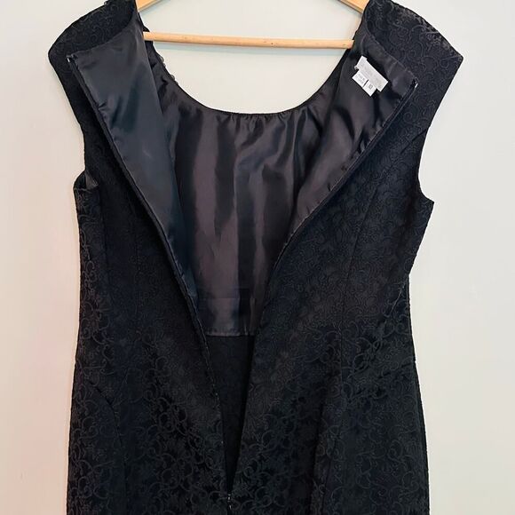 LONDON TIMES Black Jacquard Stretch Cocktail Dress Rosette Neckline Size 10 - Picture 6 of 9